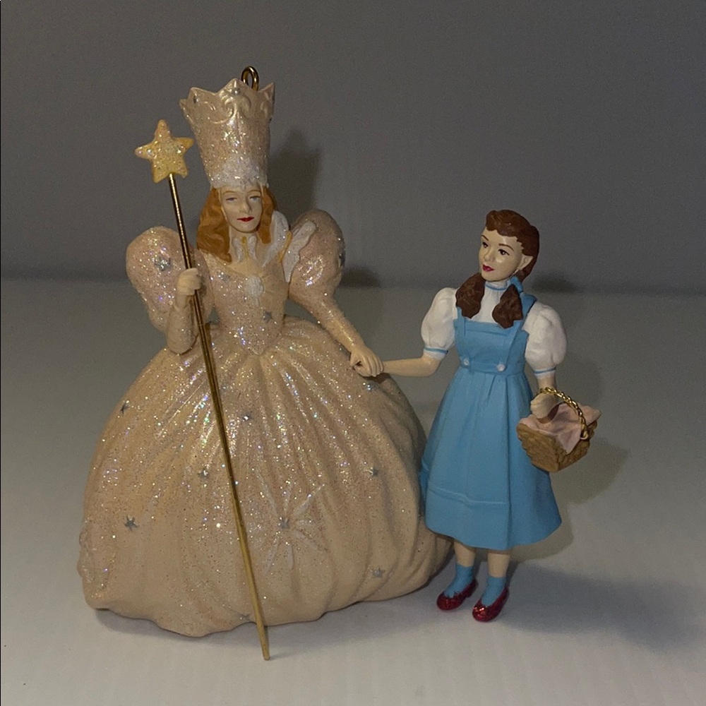 Glinda the Good Witch and Dorothy Figurine
